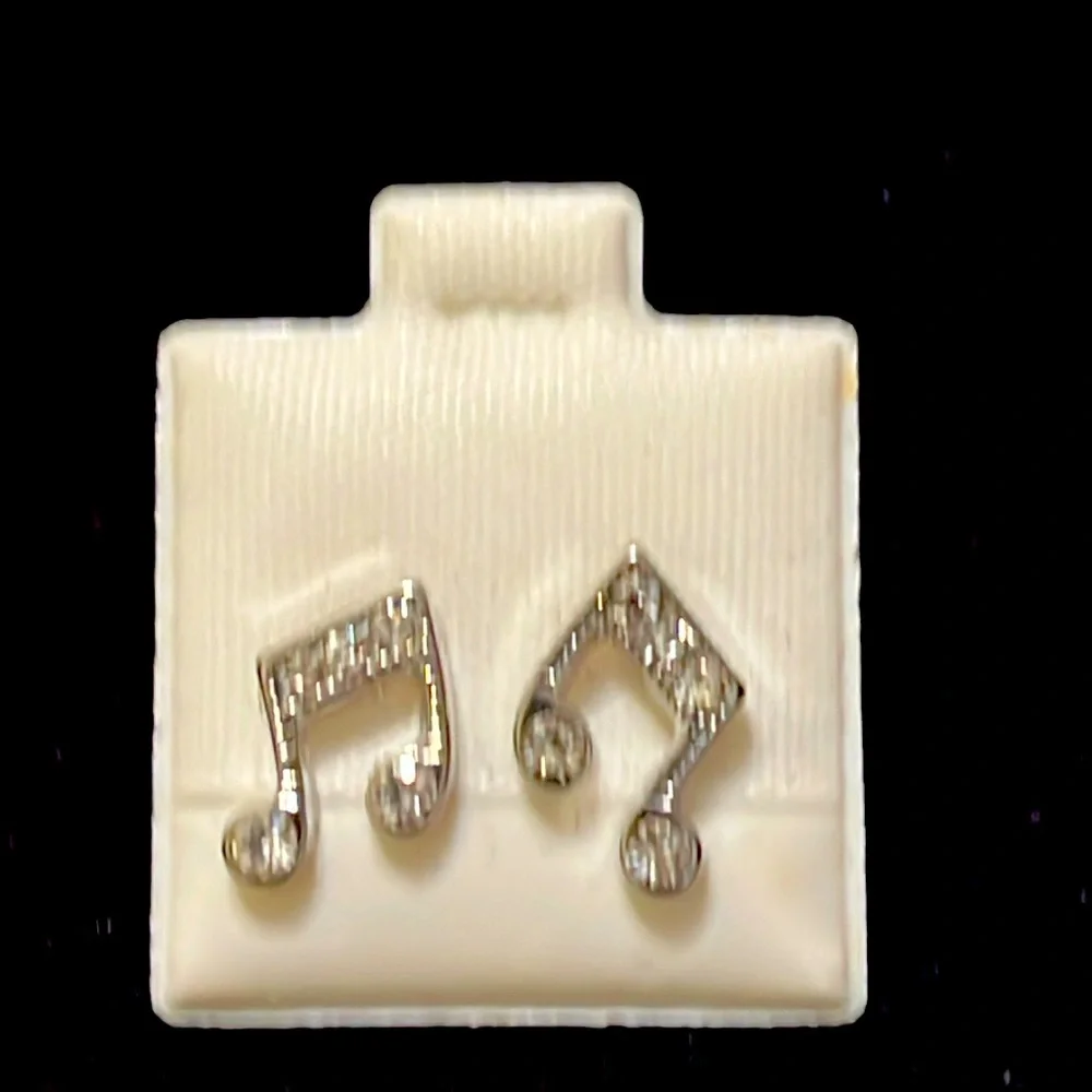 Earring - Picture 1 of 1